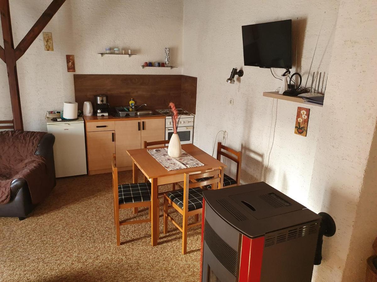 אוגולין Apartmani Lovro מראה חיצוני תמונה