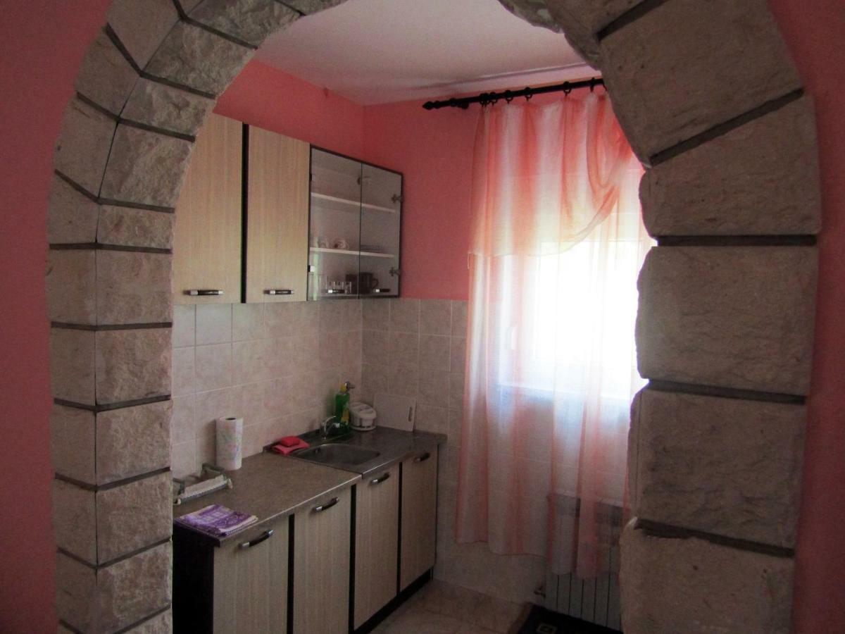 אוגולין Apartmani Lovro מראה חיצוני תמונה