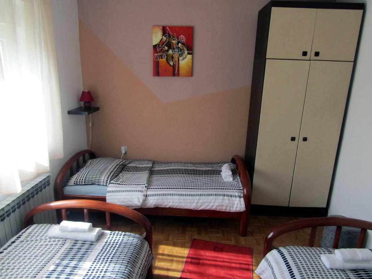 אוגולין Apartmani Lovro מראה חיצוני תמונה